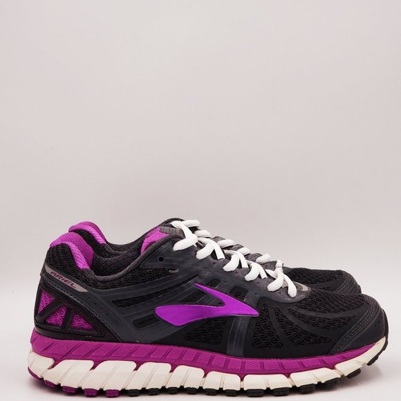 brooks shoes price